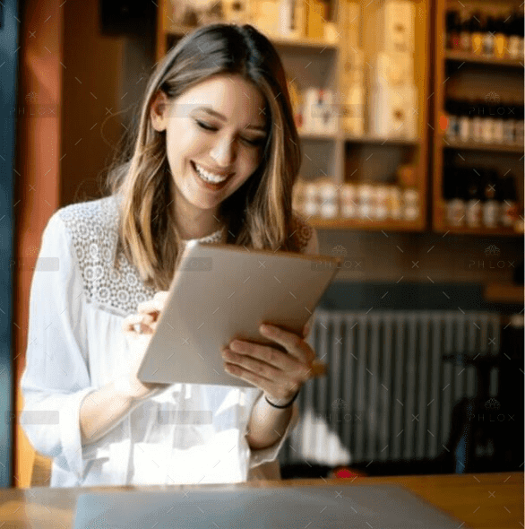 Strona Główna 37 demo-attachment-861-happy-girl-working-online-or-studying-and-3T79WFH-e1639565610999